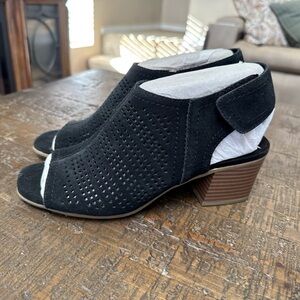 White Mountain Women’s Black Suede Peep-Toe Block Heel Sandals size 10